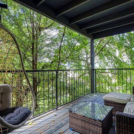 A Stones Throw, You Get 1089 Free Attraction Tickets Per Paid Day, Dollywood And Much More! بيدجن فورج المظهر الخارجي الصورة