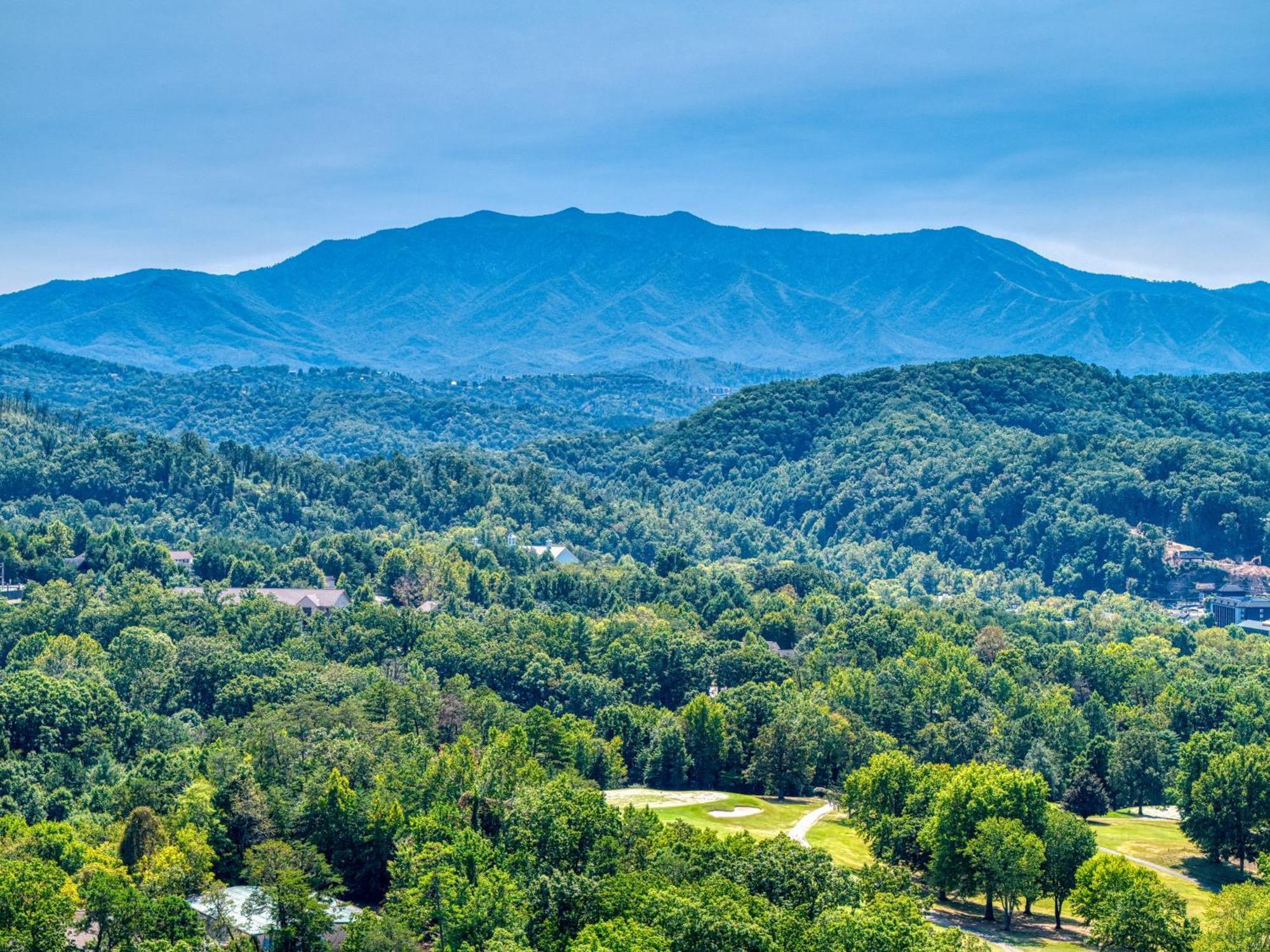 A Stones Throw, You Get 1089 Free Attraction Tickets Per Paid Day, Dollywood And Much More! بيدجن فورج المظهر الخارجي الصورة